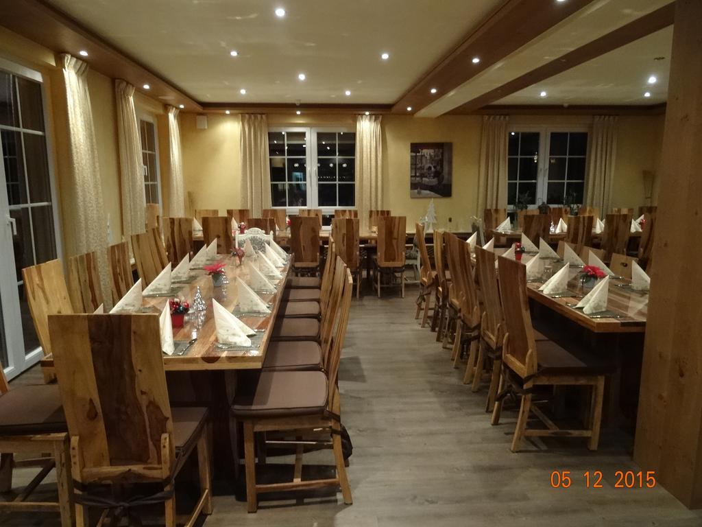 Hotel 4 Jahreszeiten Mit Restaurant Альбштадт Екстер'єр фото