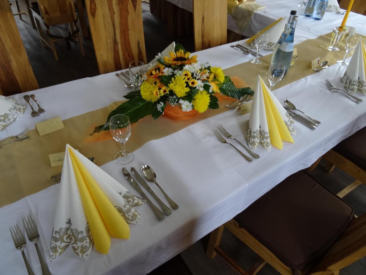 Hotel 4 Jahreszeiten Mit Restaurant Альбштадт Екстер'єр фото